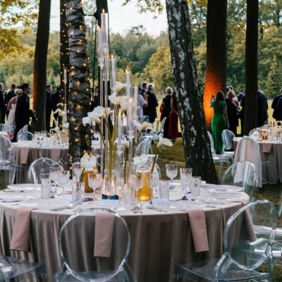 Elegancki plenerowy bankiet obsługiwany przez Yummy Party Box